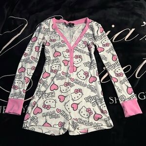 FOREVER 21 Hello Kitty Pajama Romper 🩷🤍
